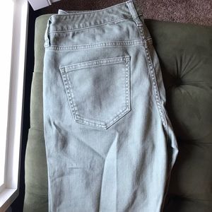 Boyfriend green jean capris